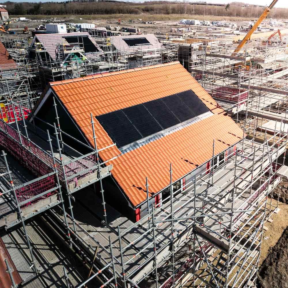 the-roof-of-a-new-build-house-under-construction-w-2025-04-11-22-37-48-utc